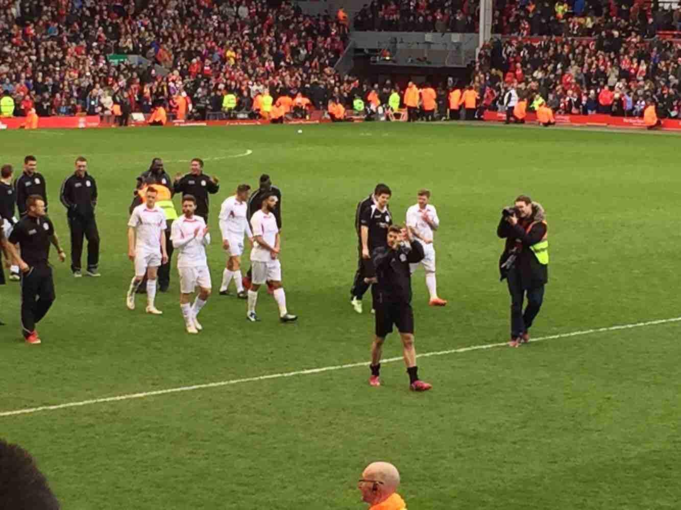 三连败！利物浦1-4埃因霍温，范戴克送点，德里乌赫双响（利物浦三连败：1-4负于埃因霍温，范戴克献点，德里乌赫梅开二度）