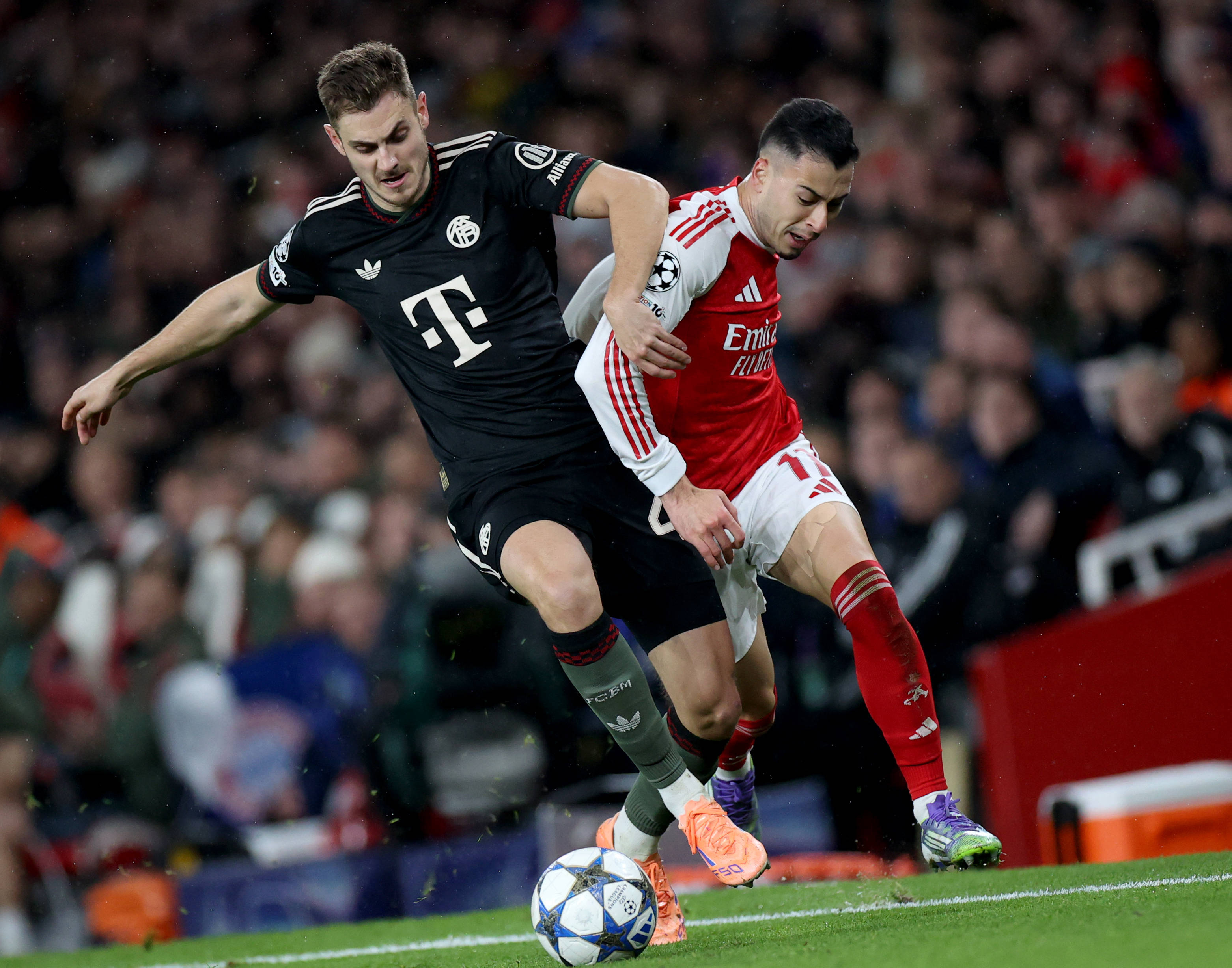 切马：比起布斯克茨，我觉得自己更像罗德里（切马：与其说像布斯克茨，不如说更像罗德里）