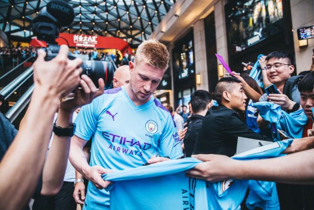 意媒：裁判协会认为米兰vs拉齐奥VAR介入错误，并将予以停职（意媒：裁判协会认定米兰对拉齐奥VAR介入有误，涉事人员将被停职）