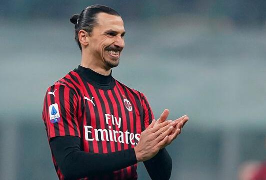 兰杜奇：上半场我们没拉开阵型宽度，踢得有点像一群小鸡（兰杜奇：上半场缺乏阵型宽度，我们踢得像一群小鸡乱窜）