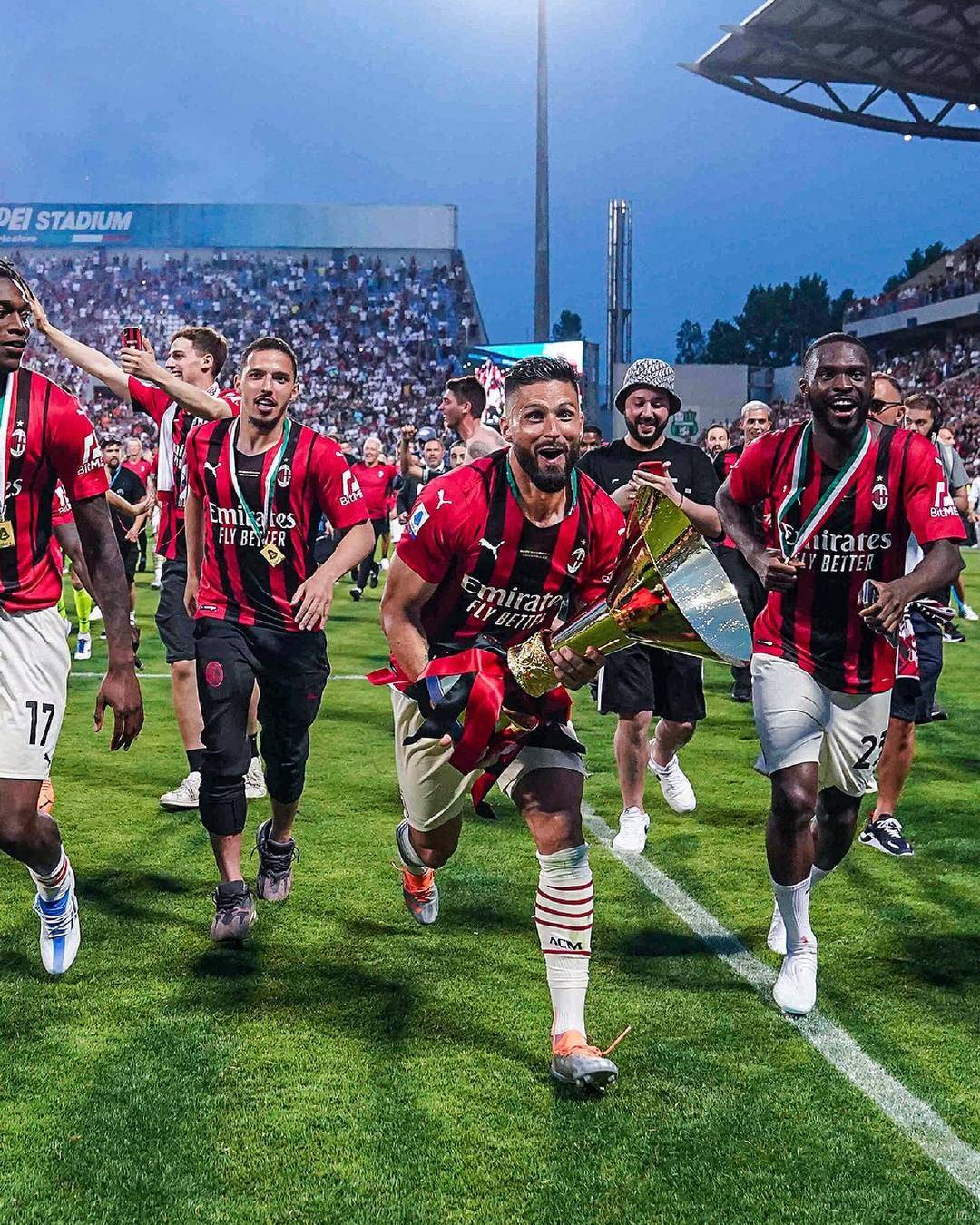 近4届欧预赛+世预赛射手榜：凯恩40球第1，C罗32球第2（近四届欧预赛与世预赛射手榜：凯恩40球居首，C罗32球次席）