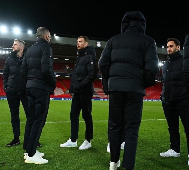 段永平问王石为何仍在创业，回应称因热爱（段永平问王石为何坚持创业，王石：因热爱）